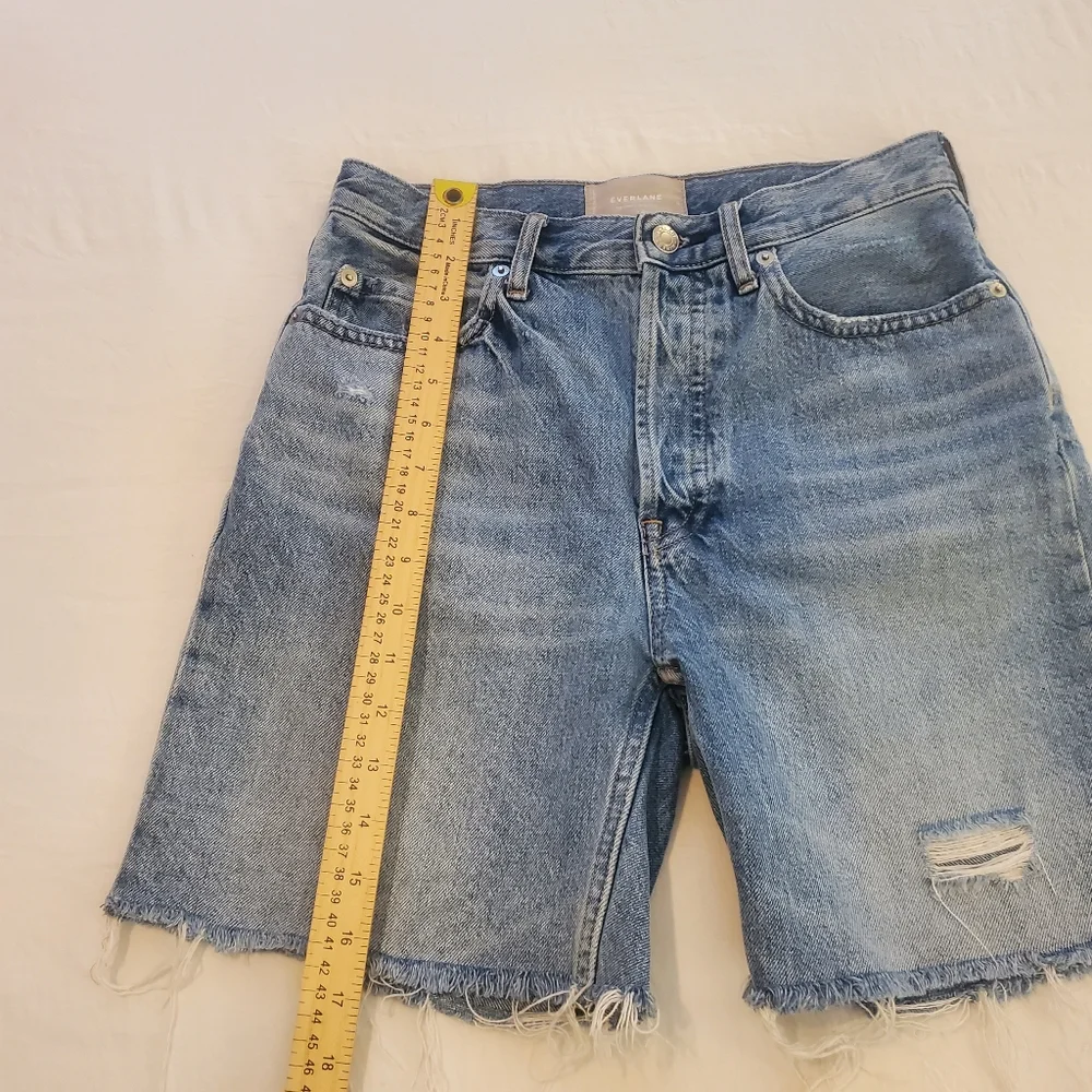 EVERLANE The Cheeky Long Short Distressed Fray Hem Denim Cut Offs Women's SZ‎ 25
